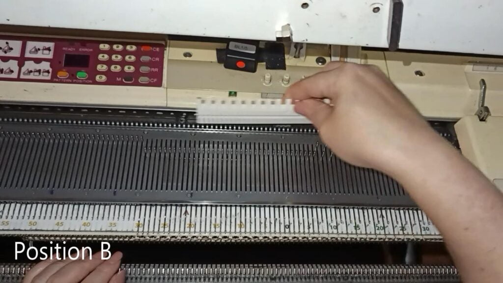 Warum Strickmaschinen nicht kompliziert sind – nur schlecht erklärt 1 Strickmaschine